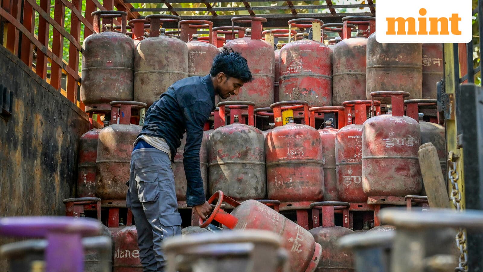 LPG Shortage News Today LIVE: Delhi canteens, langars rethink meals, trim menus